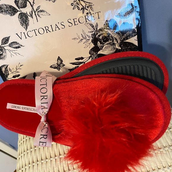 Victoria's Secret Red Slippers Size L (9/10) NWT - Picture 2 of 5